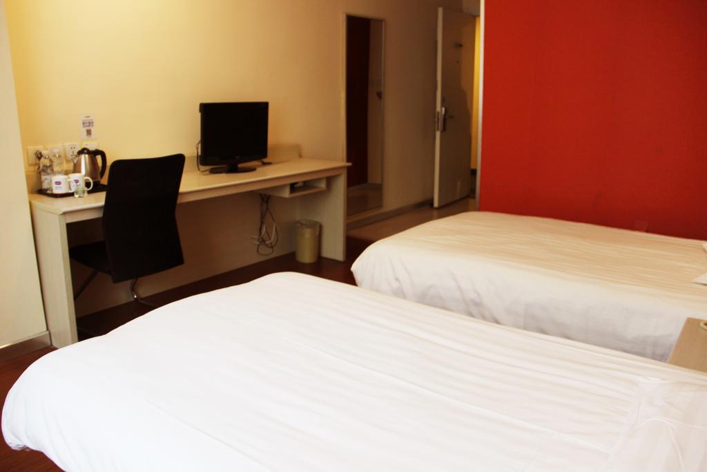 Hanting Hotel Ji'Nan Baotuquan Hongjialou Room photo